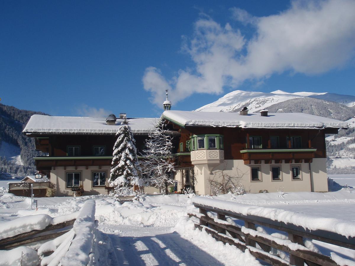 Gasthof Schuetthof Neukirchen am Grossvenediger Luaran gambar