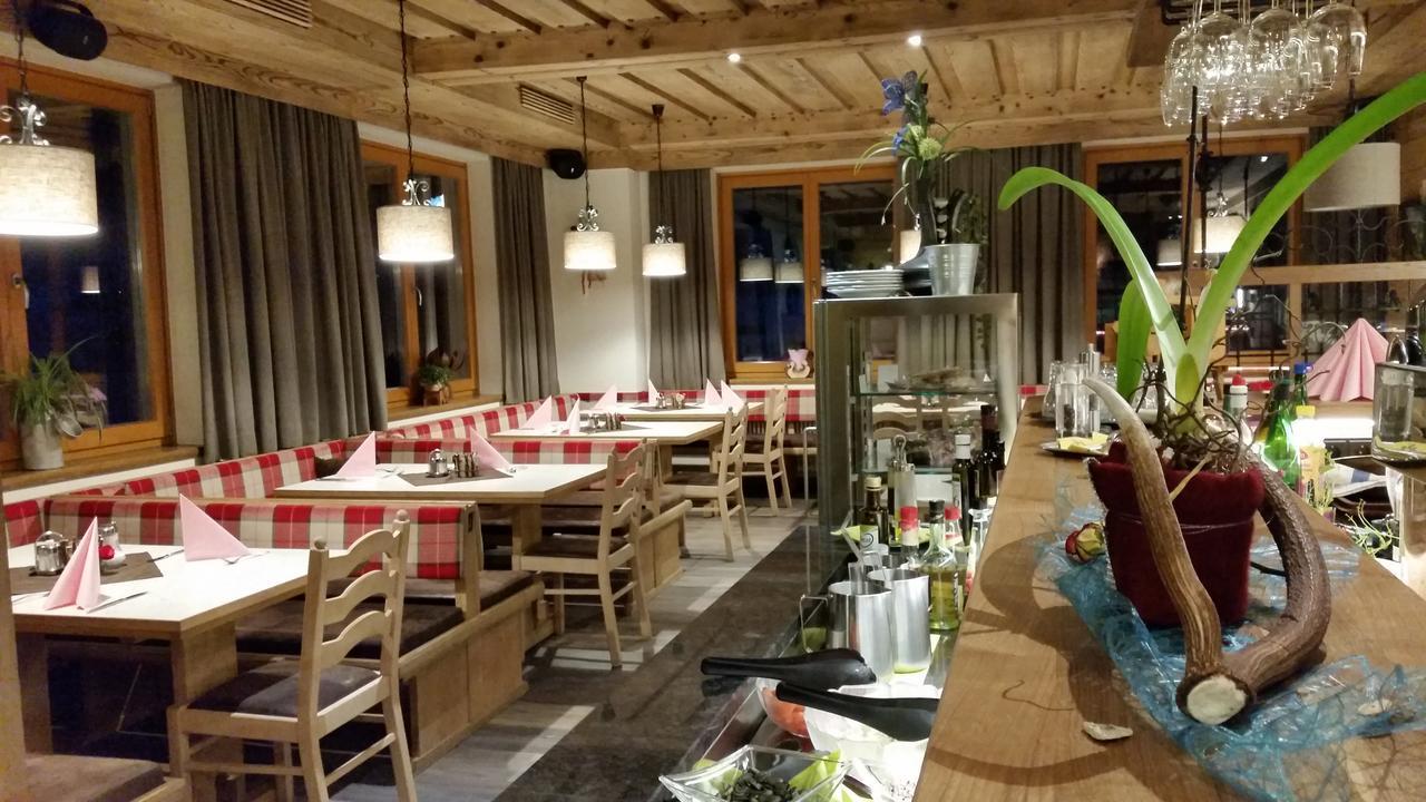 Gasthof Schuetthof Neukirchen am Grossvenediger Luaran gambar
