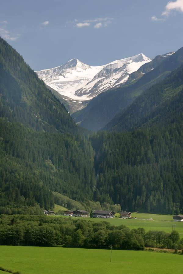 Gasthof Schuetthof Neukirchen am Grossvenediger Luaran gambar