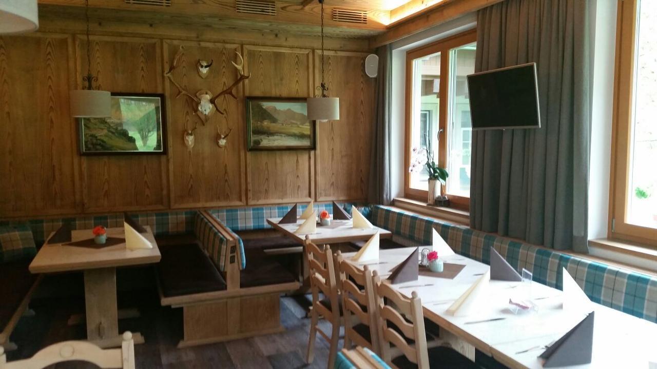 Gasthof Schuetthof Neukirchen am Grossvenediger Luaran gambar